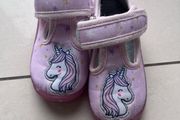 Slippers size UK7