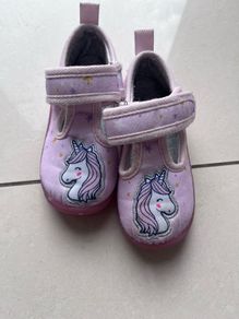 Slippers size UK7
