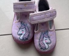 Slippers size UK7