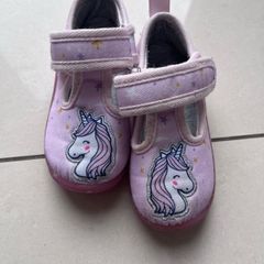 Slippers size UK7