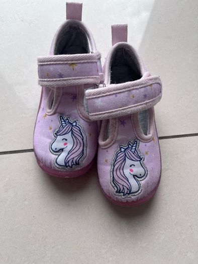 Slippers size UK7
