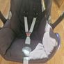 maxi cosi baby car seat 0-13kg can be used with or without isofix in very  good condition professional cleaned Image 2