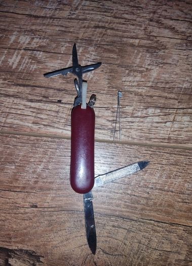 Swiss Army style knife - less than 6 cm long