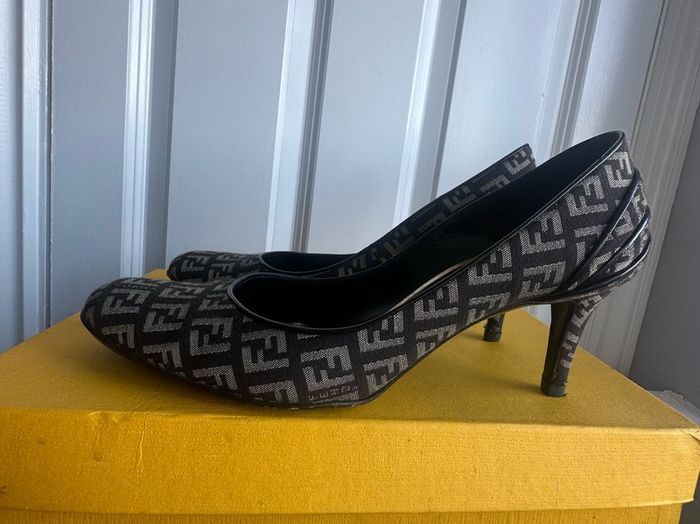 Fendi shoes - sz 39