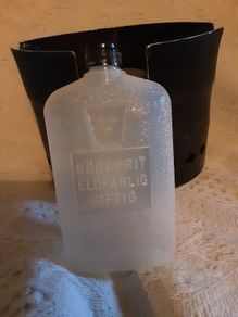 Vintage militaria hand warmer: trigger finger