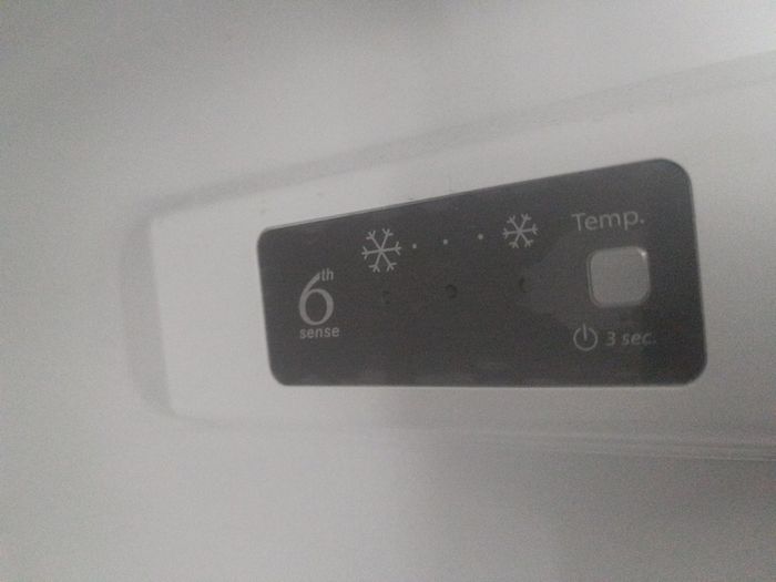 Whirlpool integrated fridge/ freezer