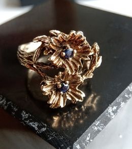 9ct gold sapphire ring size M
