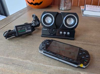 Sony PSP Bundle - PSP 1000 console (jailbroken Pro-C 6.61), iSound Audio Dock, Sony charger, 4GB mem card, Grand Theft Auto game