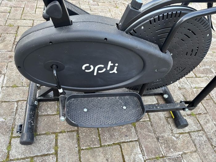 Elliptical trainer.