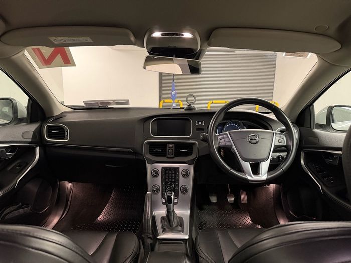 2018 Volvo V40