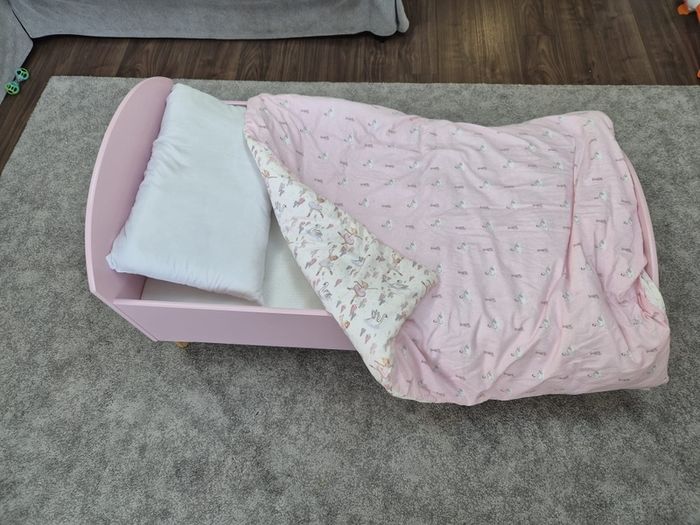 Toddler bed