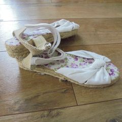 Girls sandals