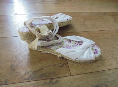 Girls sandals