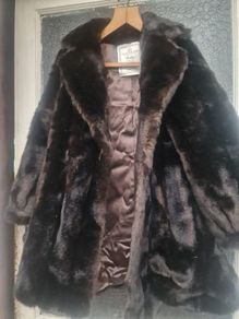 faux fur ladies coat (post incl)