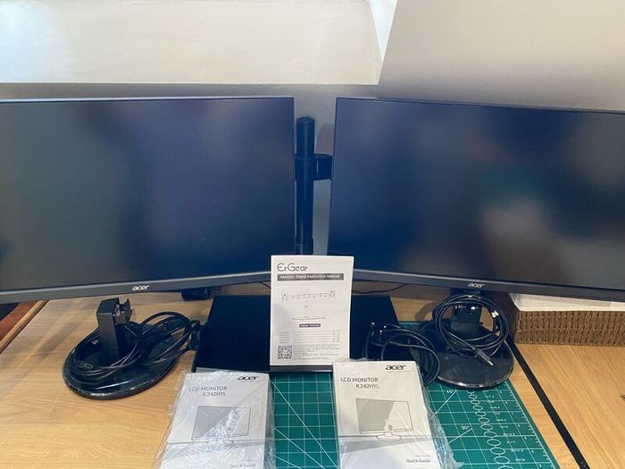 2no Acer LCD Display screens 24