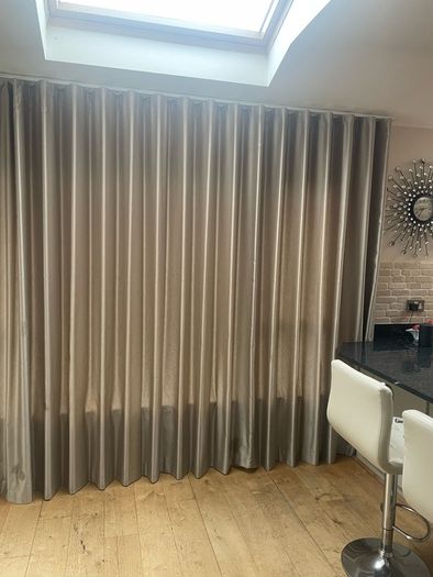 Wave Fold curtain and ceiling track set