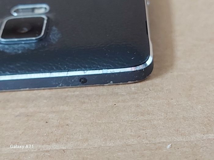 Samsung Galaxy Note 4, Model SM-N910F, in excellent cosmetic condition, not powering on, Battery looks a little swollen, so may need new battery