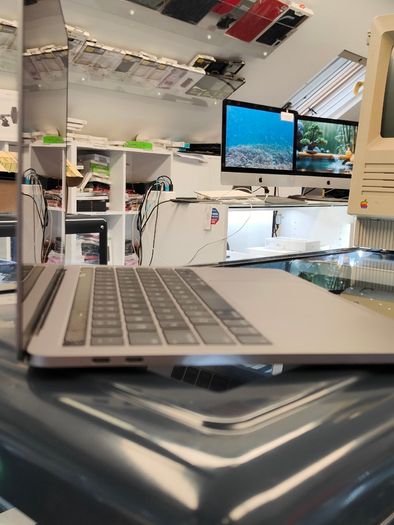 MacBook Pro 13.3" Touch Bar A1706 2017 3.5GHz Intel i7 | 500GB SSD | 16GB Memory macOS Ventura (Iris Plus Graphics 650 1536 MB) Battery Cycle: 131