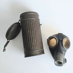WW2 German Gas Mask and Canister I.