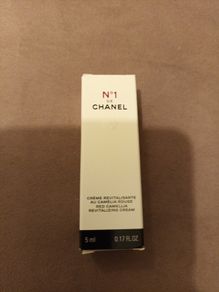 Channel Red Camillia revitalizing serum
