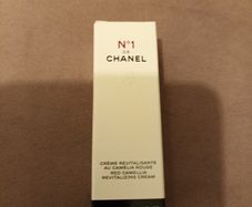 Channel Red Camillia revitalizing serum