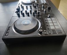 Hercules DJControl Inpulse 500 2-Deck USB DJ Controller for Serato DJ and DJUCED
