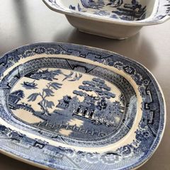 willow pattern dish and plate