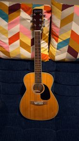 Acoustic guitar - Small sized
