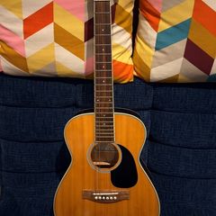 Acoustic guitar - Small sized