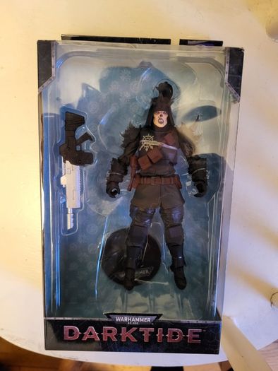 Warhammer 40,000: Darktide Traitor Guard Figure NEW