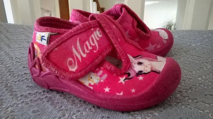 Babygirl slippers size 2.5 toddler