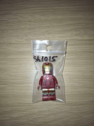 A mix of Lego Marvel Minifigures