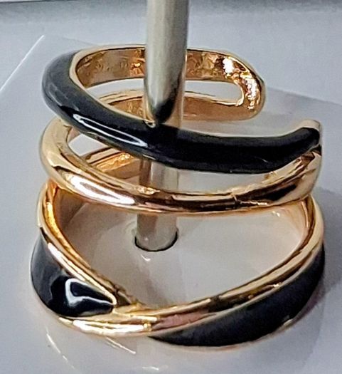 A Pair of Black Oil Drip Rings with Open Ring & Twist Ribbon Ring