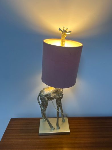 Eye-Catching Home Decor - Giraffe Lamp with Pink Shade