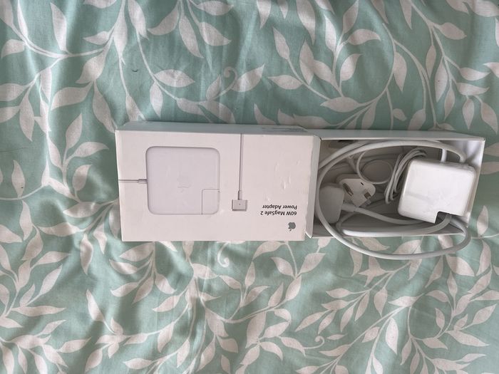 Apple 60W MagSafe2 Power adapter