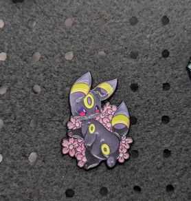 Umbreon enamel pin