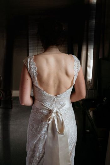 Full lace wedding dress worn once (2024)