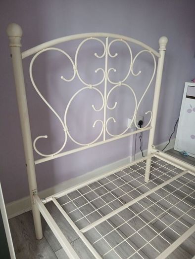 single metal bed frame