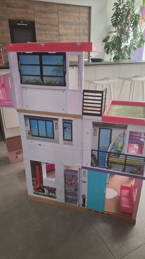Barbie Dreamhouse.