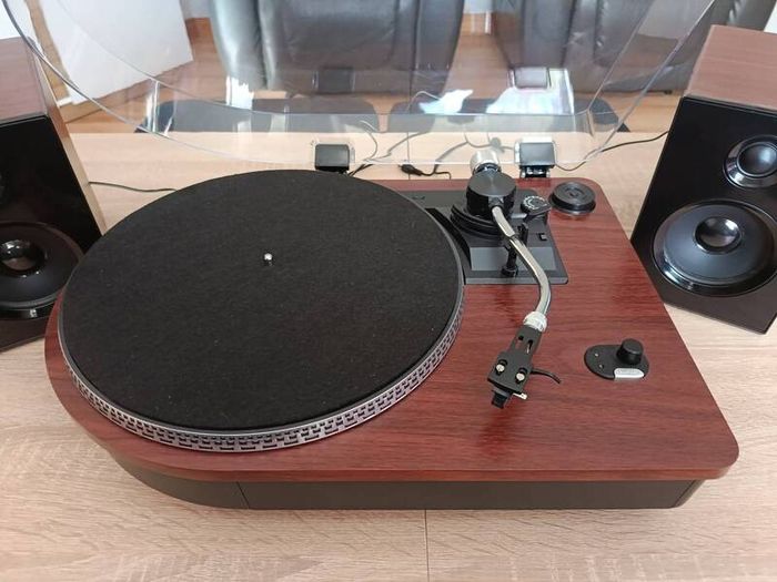 Steepletone Stereo Turntable System with External Speakers