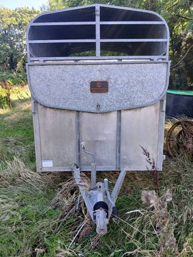 Cattle trailer,shear grab ,tanco chopper,yard scra