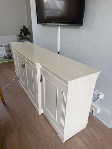 Free TV stand