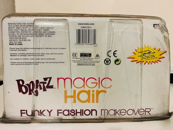 BRATZ dolls Yasmin and Cloe 6 in 1 Funky Fashion Makeover