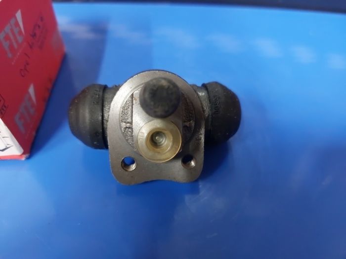 Opel wheel cylinder