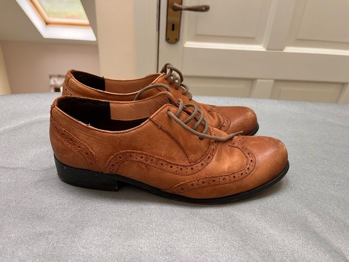 clarks brogues