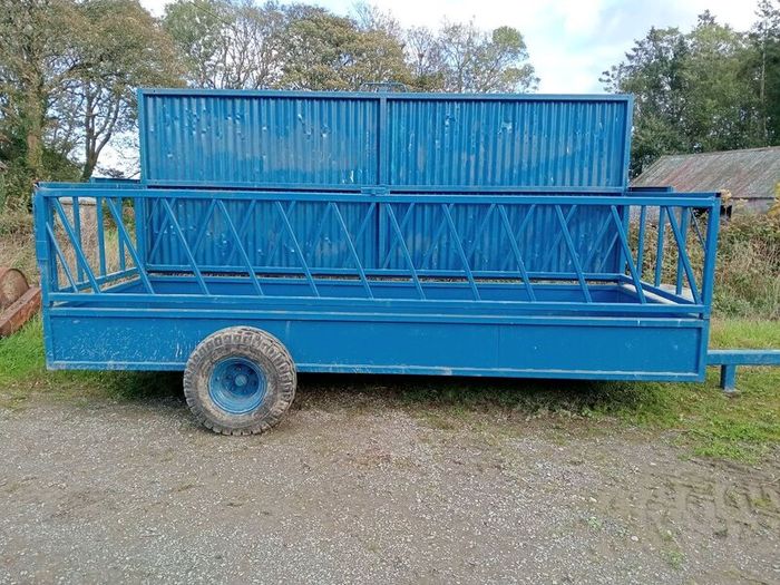 Cattle feeder