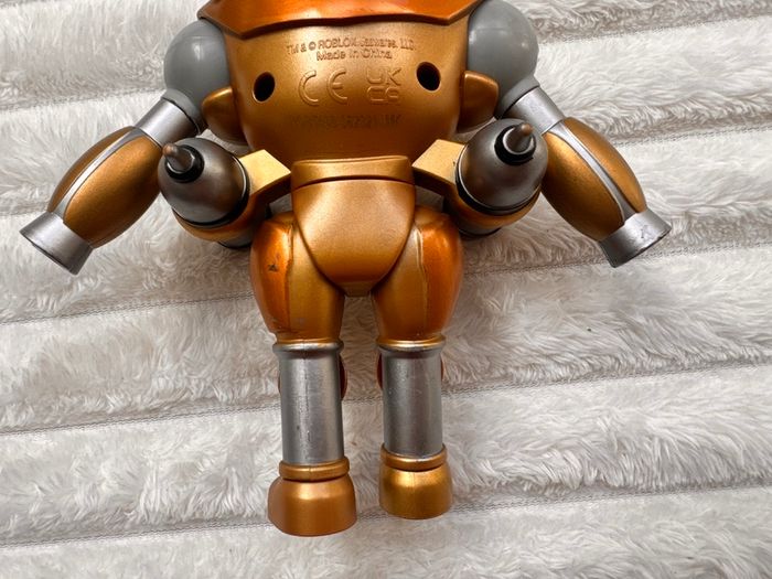 Roblox Goliath Dungeon Quest Fusion Throwdown Robot Action Figure approx. 12 cm. Used Please see photos