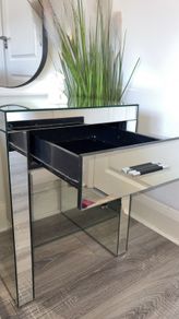 2 mirror lockers in good condition