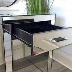 2 mirror lockers in good condition