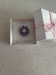 Brooch ladies
